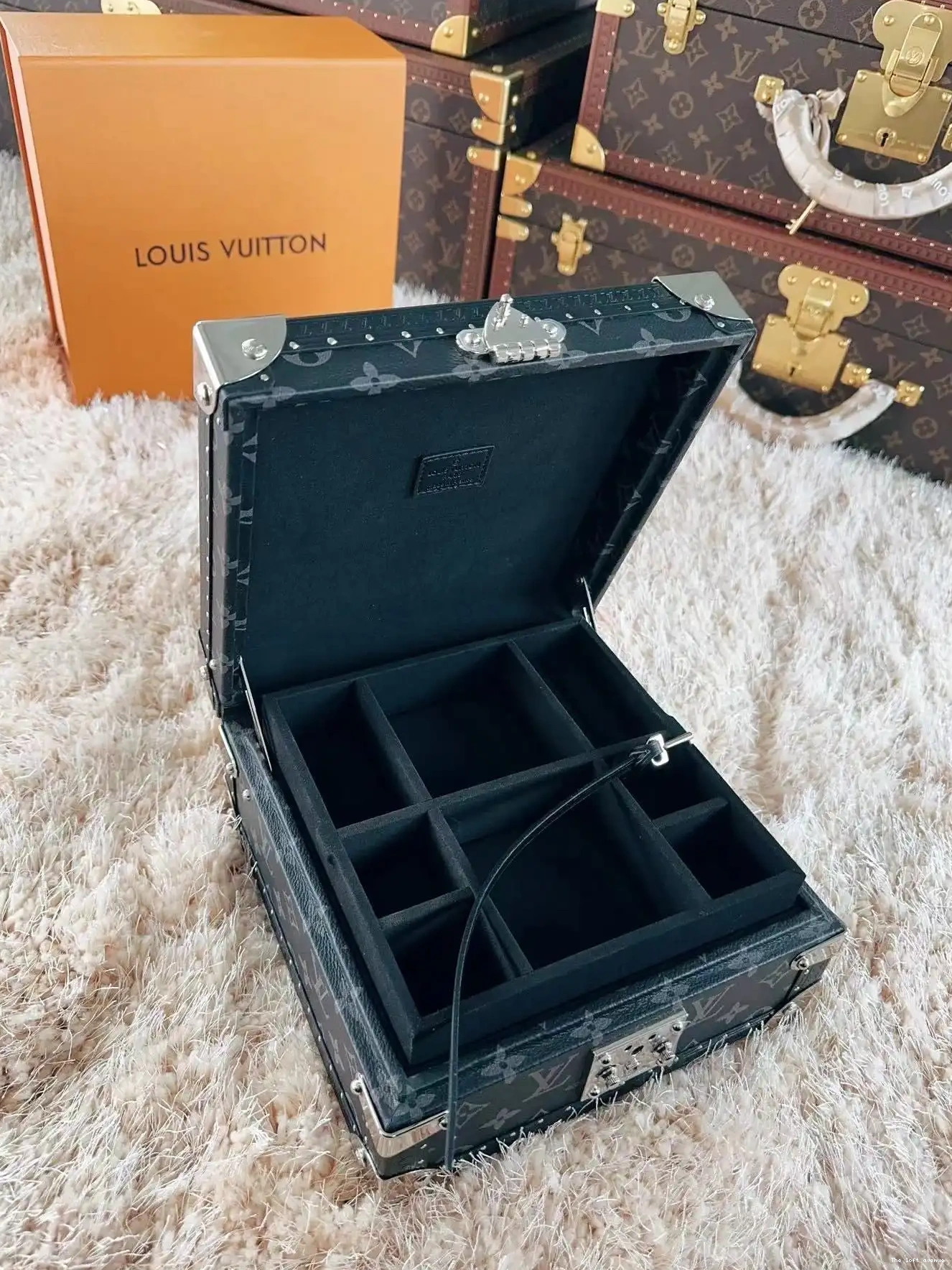 CUSTOM JEWELRY LV BOX BLACK 0628